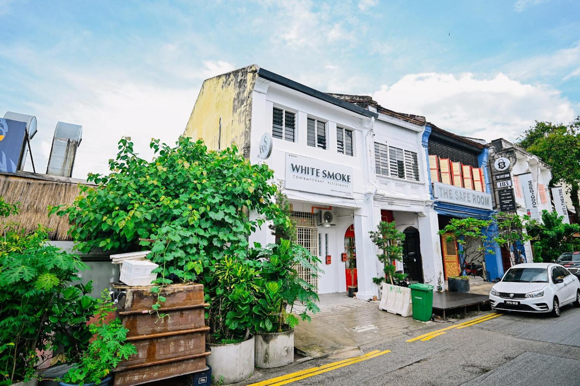 Swing & Pillows - Lebuh Victoria, Penang Джорджтаун Екстер'єр фото